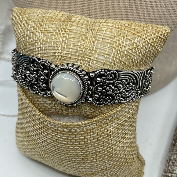 Vintage Suarti Bali 925 Sterling Silver Mother-of-Pearl Cuff Bracelet - Picture 7 of 16
